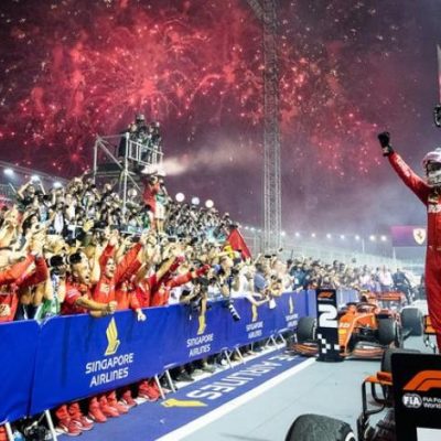 Vettel vuelve al triunfo en la F1 casi un año después