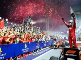 Vettel vuelve al triunfo en la F1 casi un año después