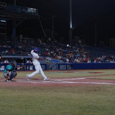 Los Caimanes se quedan con el primer clásico de la historia ante Gigantes