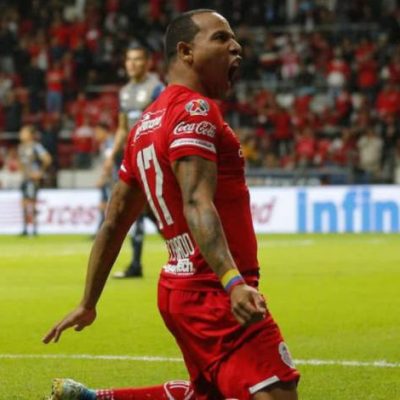 A Felipe Pardo le obligaron a taparse una banda con la bandera de Colombia