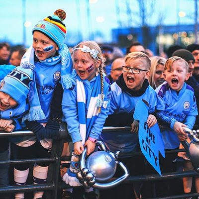 El conmovedor video de una hincha del Manchester City por su nueva camiseta