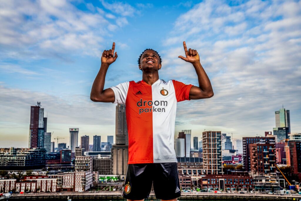 Luis Sinisterra renovó contrato hasta el 2023 con Feyenoord de Holanda