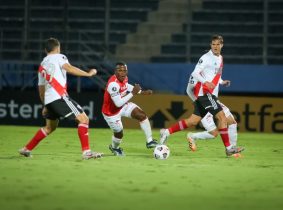 Con los arqueros figuras, Santa Fe y River Plate no se sacaron diferencias en Paraguay
