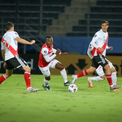Con los arqueros figuras, Santa Fe y River Plate no se sacaron diferencias en Paraguay
