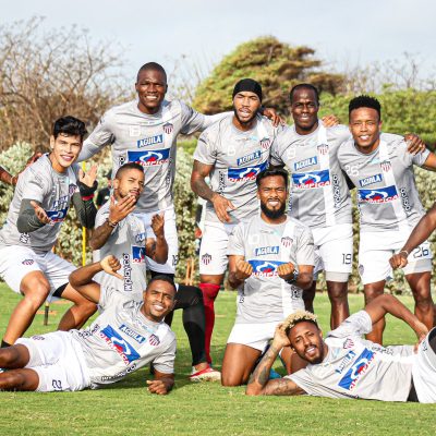 Este jugador de Junior abandonó el entreno por lesión