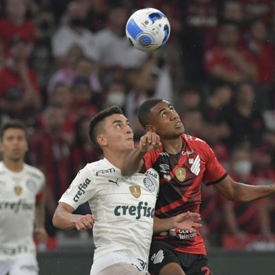 Este colombiano entró al 87, dio asistencia y quedó campeón