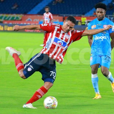 “A nosotros también nos duele. Hay que agachar la cabeza y aceptar críticas”: Carlos Bacca