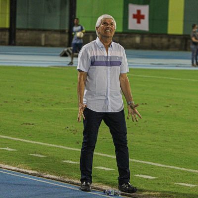 Explotó Julio Comesaña: El entrenador de Junior ya está molesto con el tema Deossa