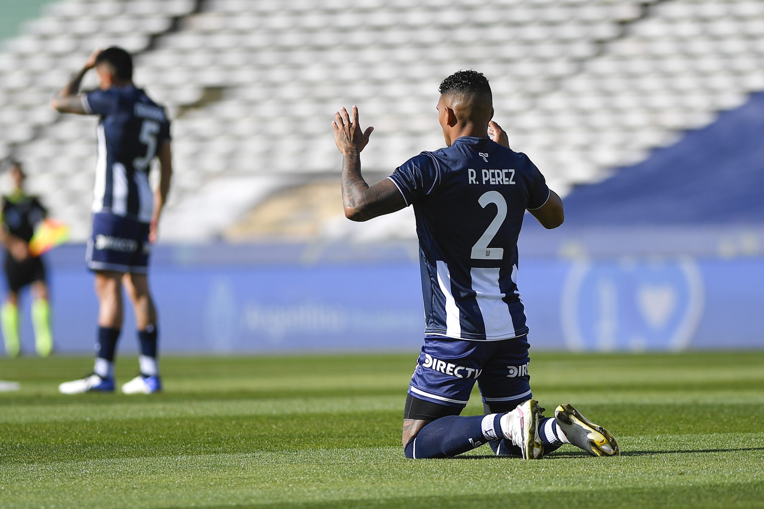 El increíble golazo de Rafa Pérez con Talleres en Argentina - ToqueSports